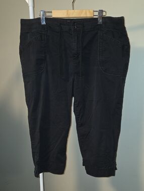 Women’s Black Capri Pants – Size 1X – Casual Stretch Fit – Everyday Comfort